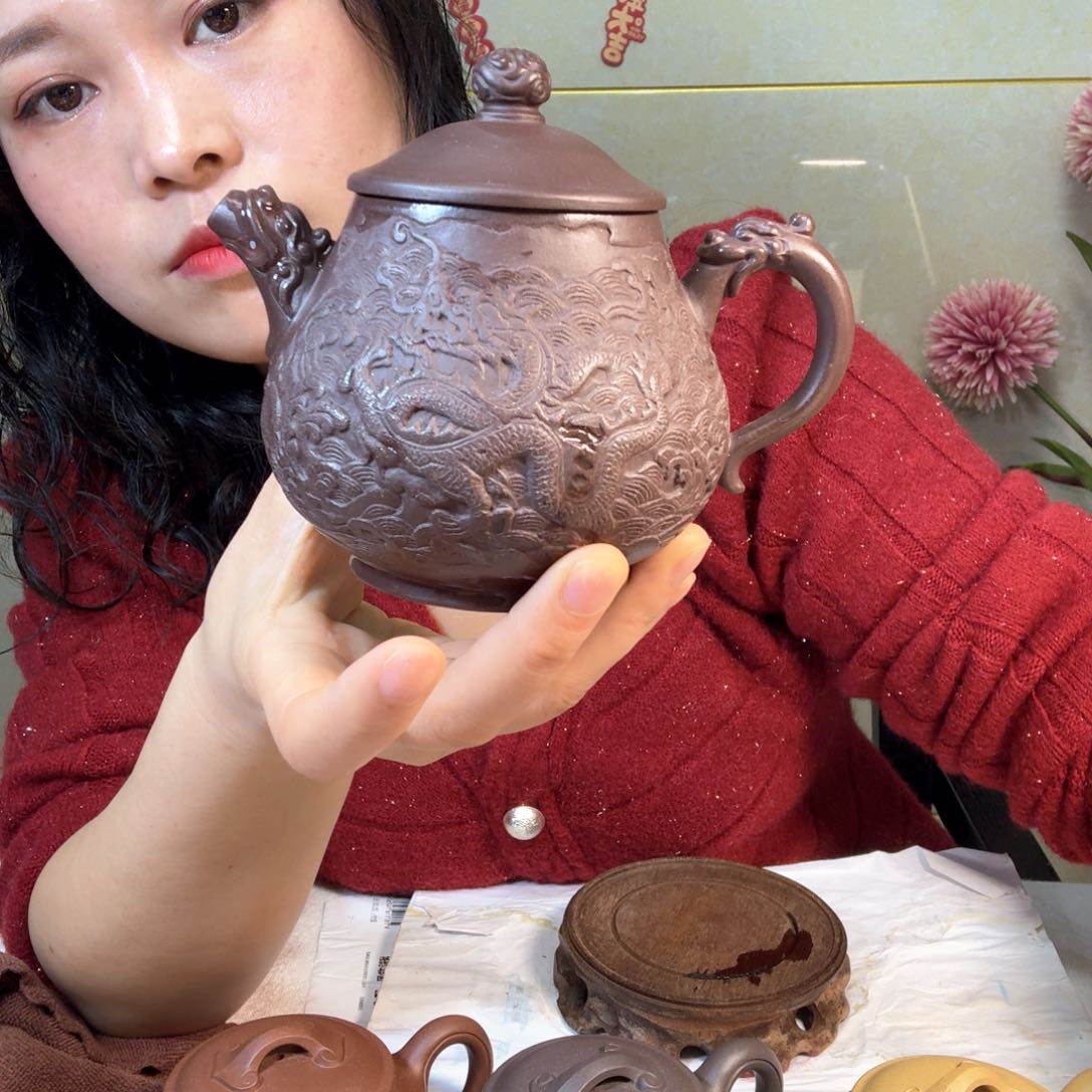 紫砂茶壶画**云精工制作