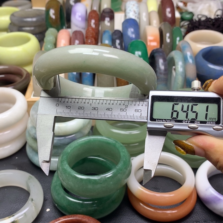 石英质玉手镯未镶嵌