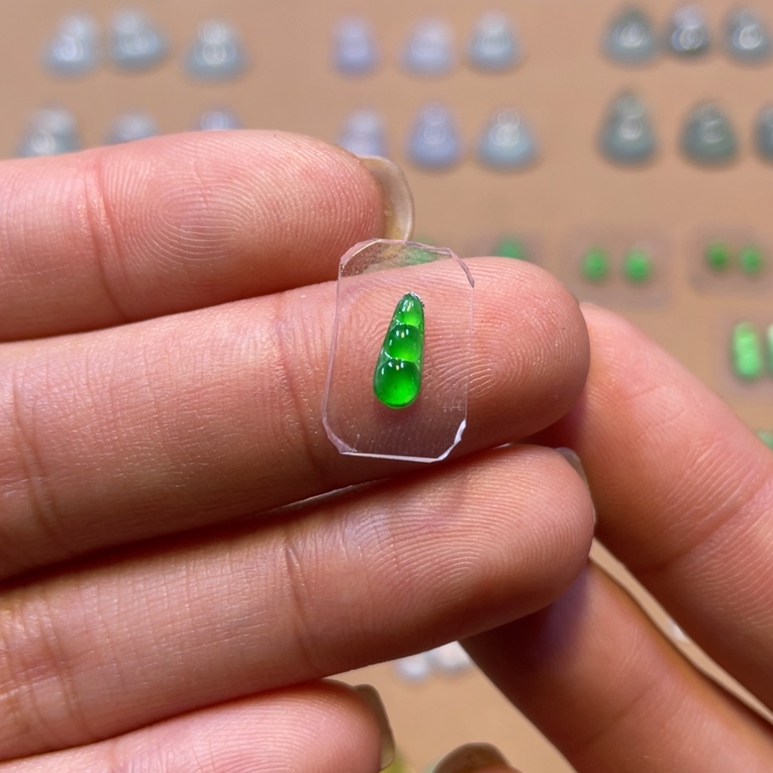 未镶嵌定制翡翠豆子