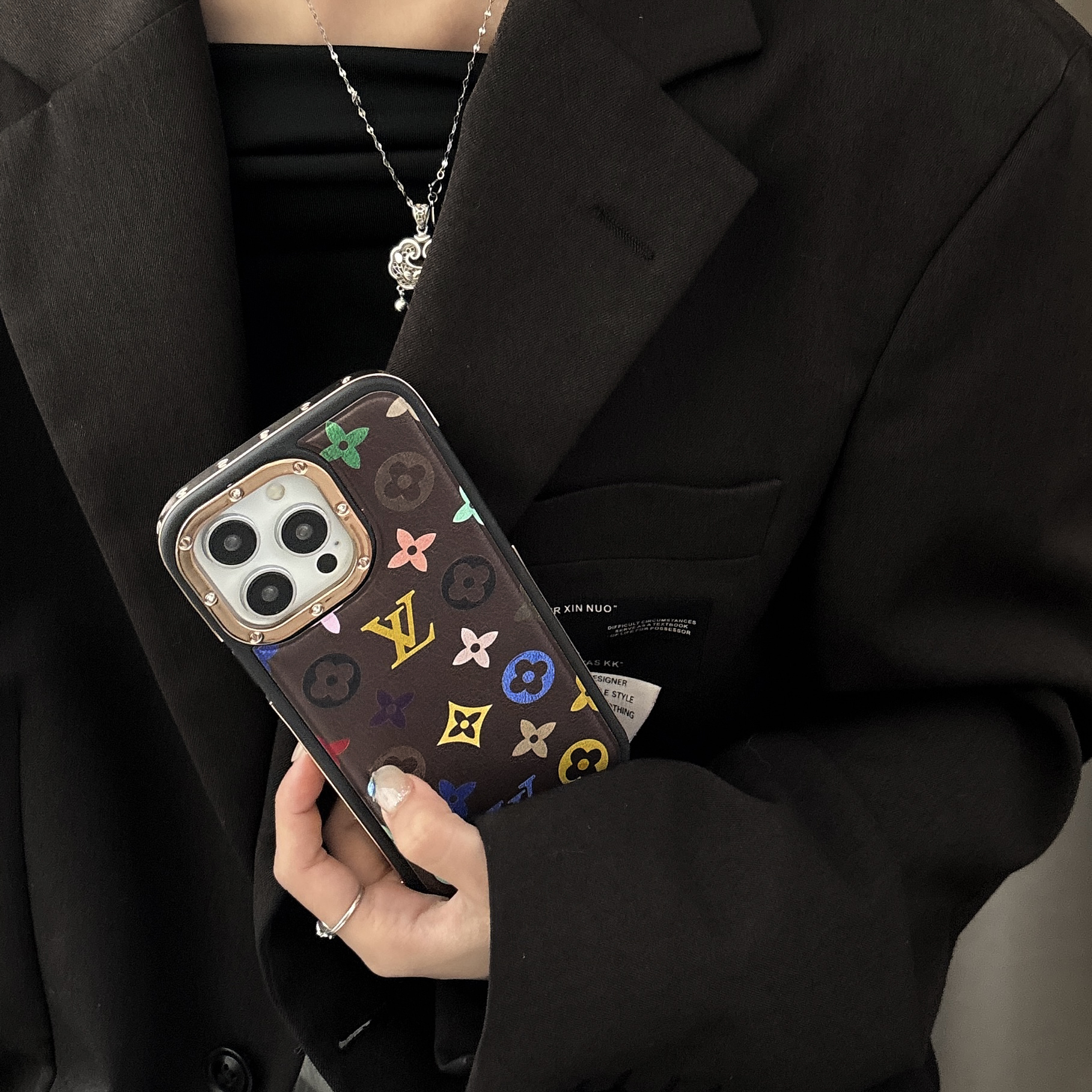 潮奢贴皮系列：贴皮手机壳卡di亚边框“皮革感十足”图案精美超高级