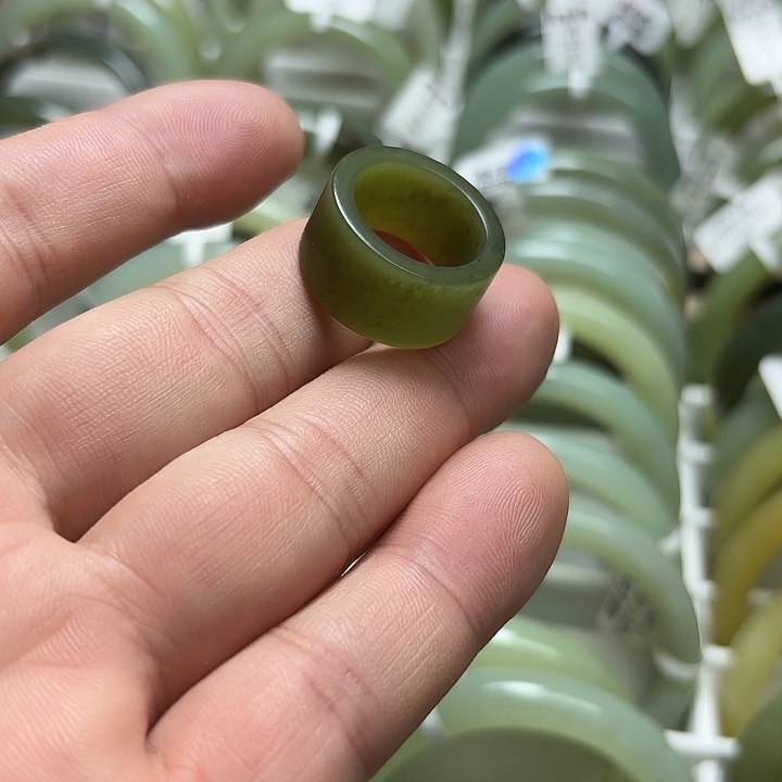 未镶嵌戒指和田玉（糖玉）