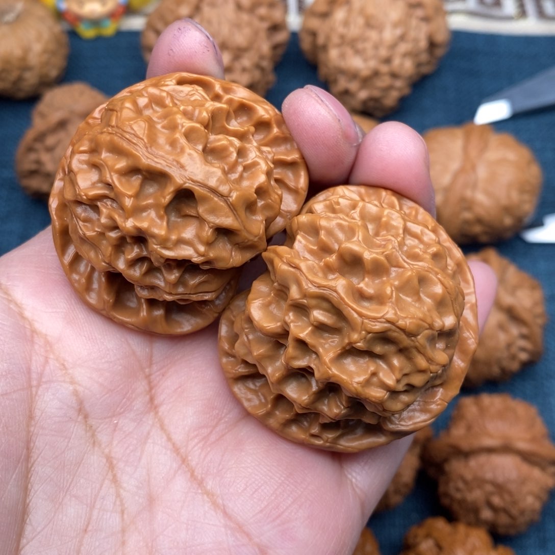 文玩核桃把件45毕业大龙鳞