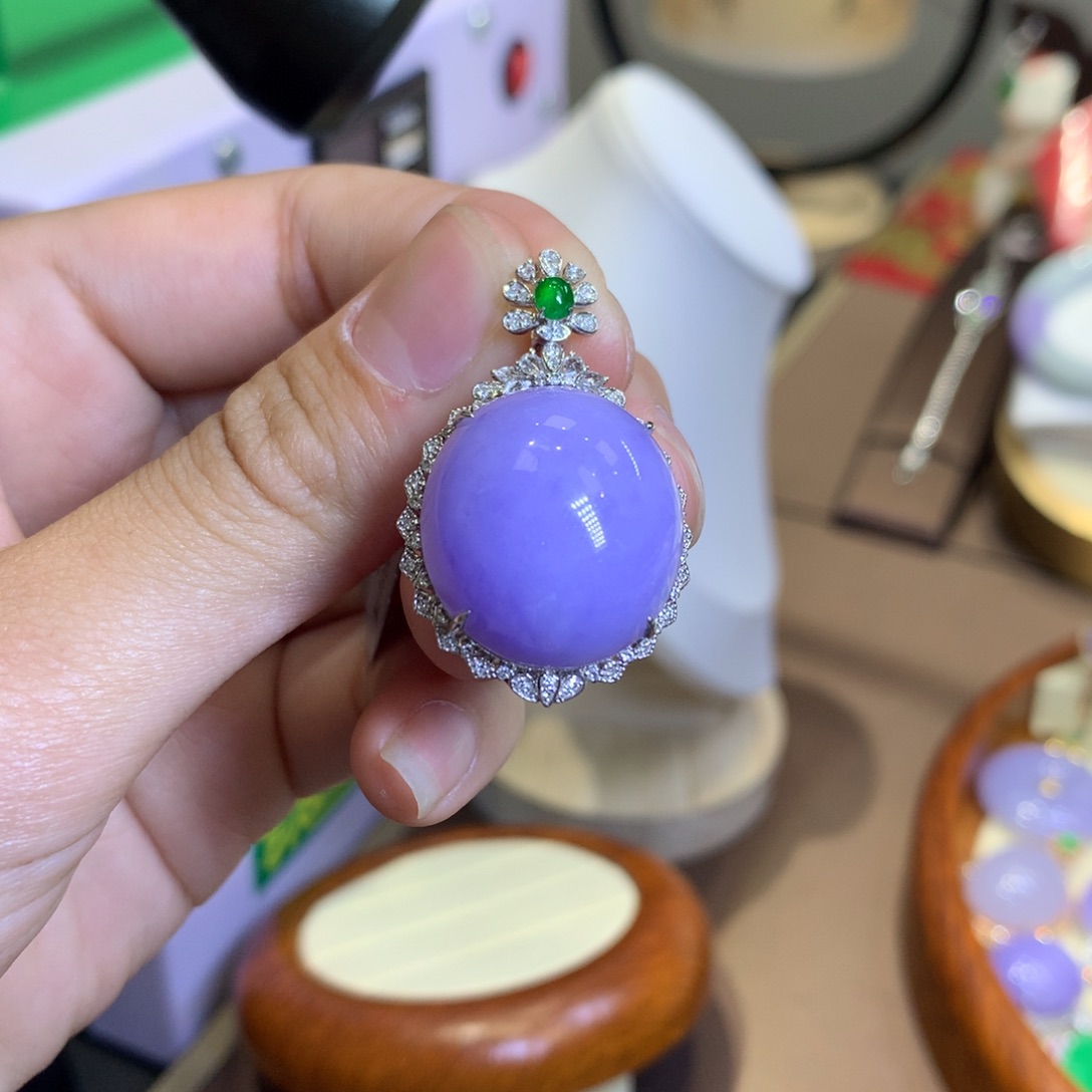 翡翠18K金镶嵌颈饰翡翠