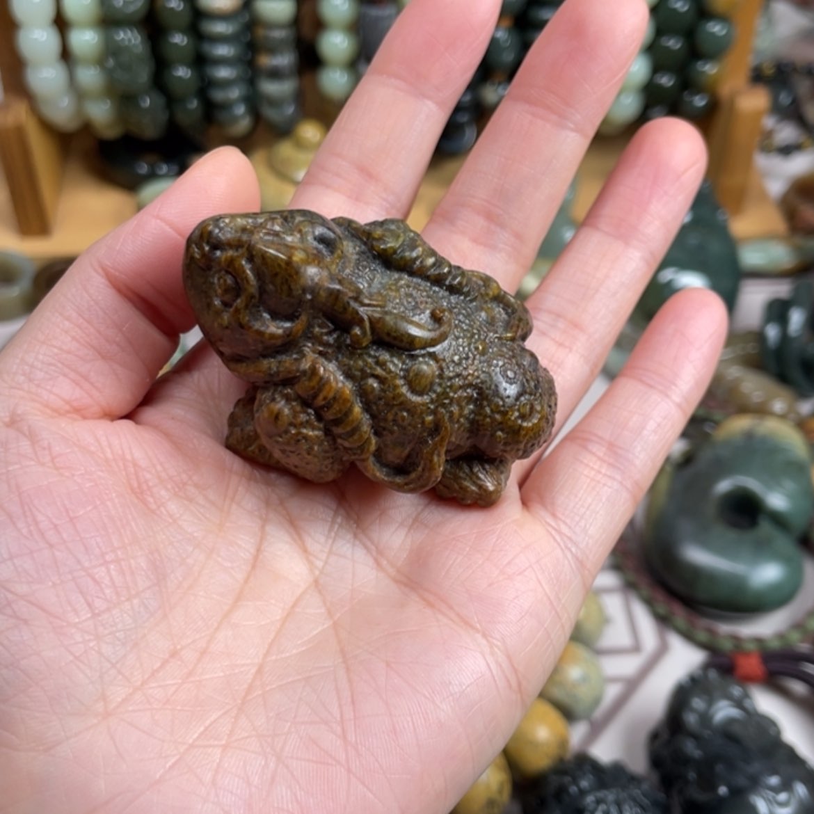 【闪购商品】未镶嵌岫岩河磨玉（透闪石质玉）把件