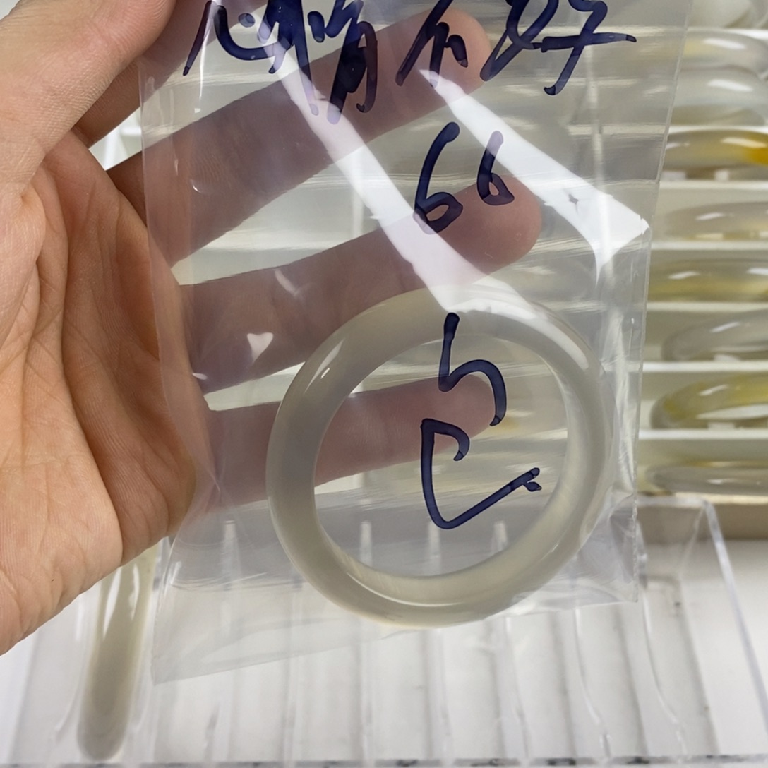 玛瑙/玉髓手镯未镶嵌心****骂