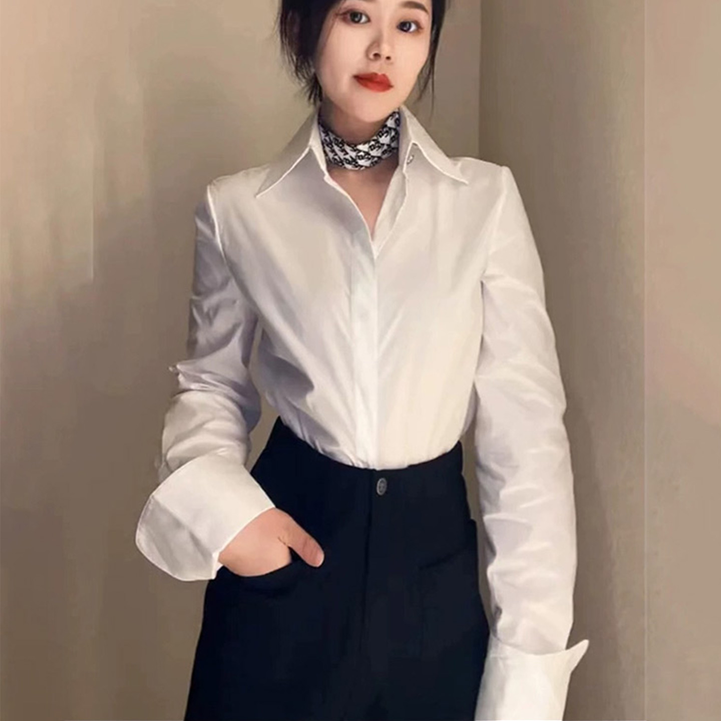 【商场同款】休闲翻领单排扣钉珠长袖衬衫通勤纯色职业衬衣5300865