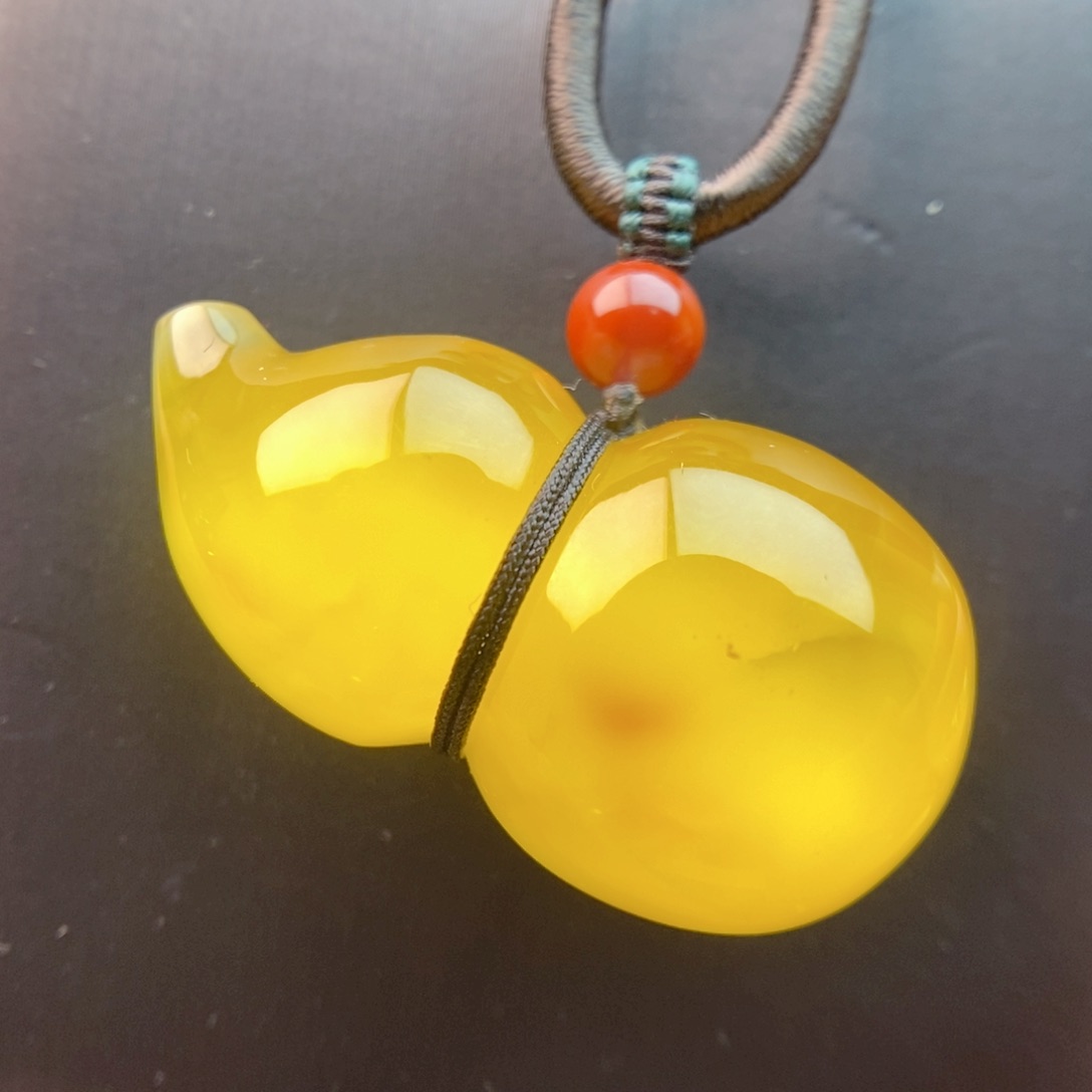 琥珀颈饰未镶嵌葫芦