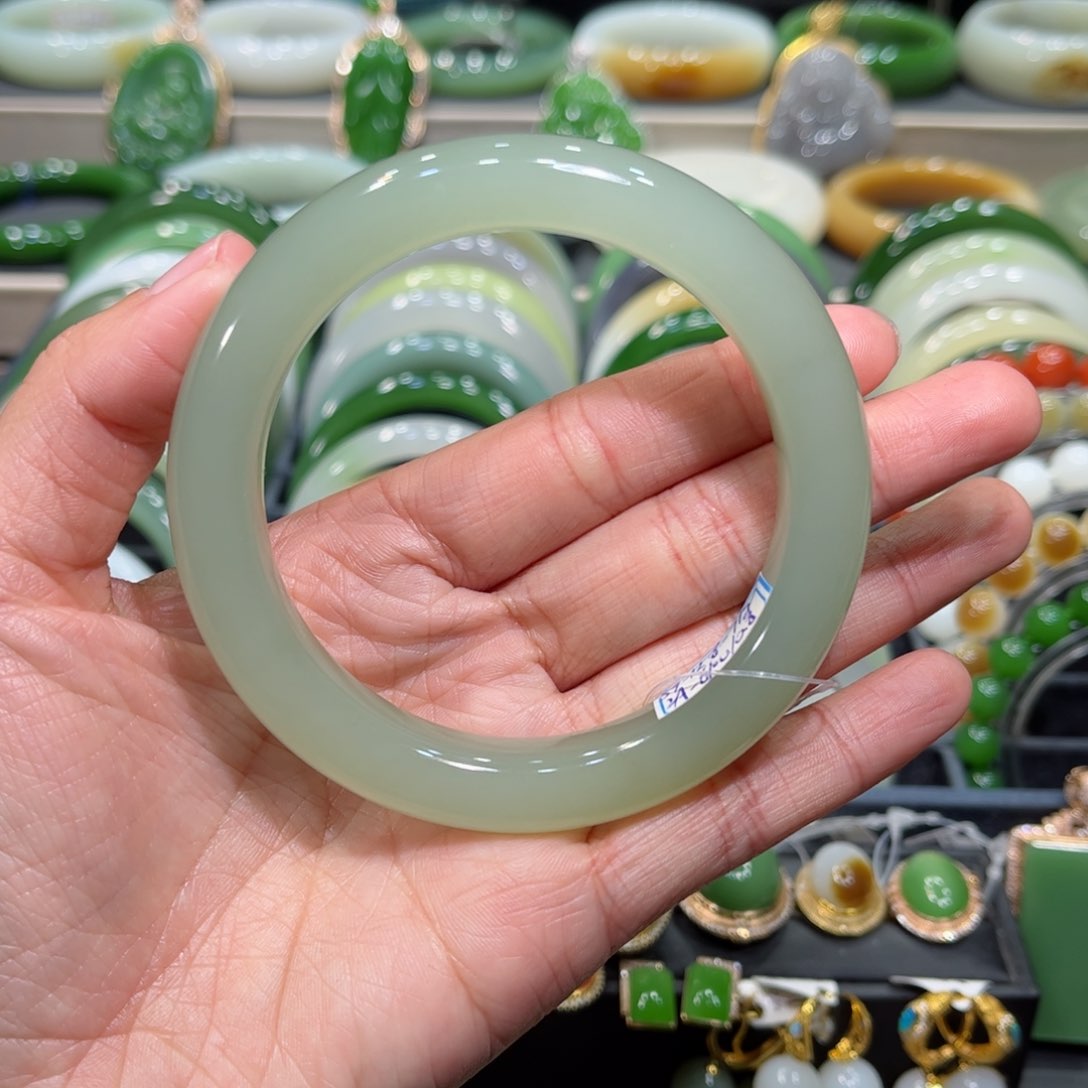 和田玉高冰绿晴水手镯59圈口未镶嵌小****y