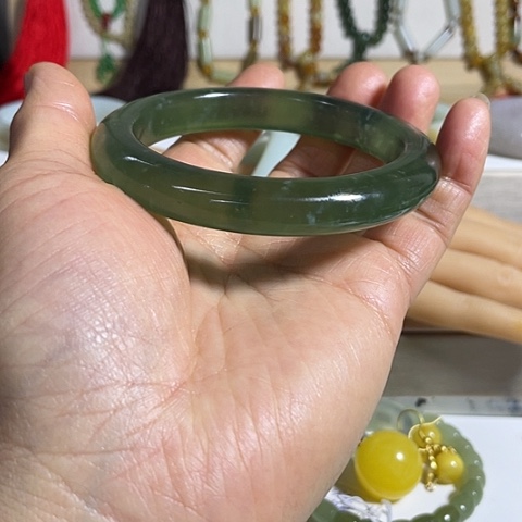 未镶嵌蛇纹石玉手镯知****）