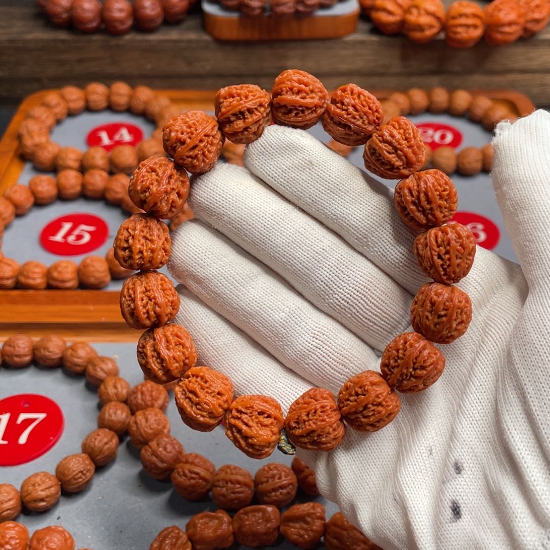 汪***洋文玩核桃手串磨盘