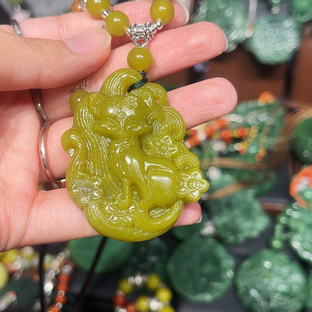 颈饰未镶嵌和田玉（糖玉）