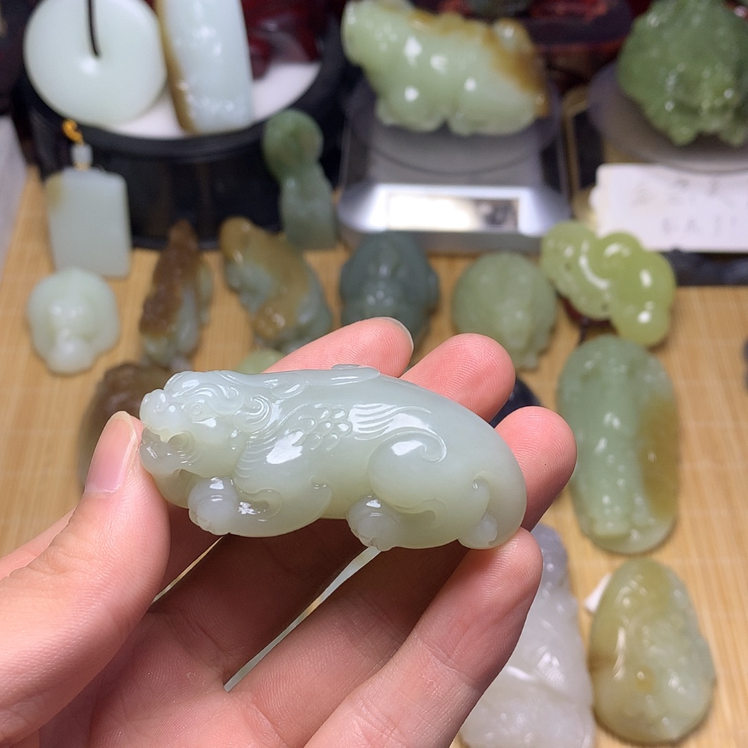 和田玉未镶嵌把件