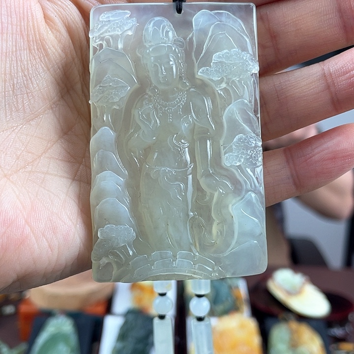 蛇纹石玉颈饰未镶嵌