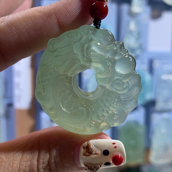 岫玉未镶嵌颈饰吊坠