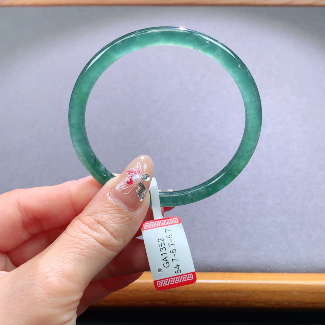 翡翠手镯未镶嵌天然翡翠手镯