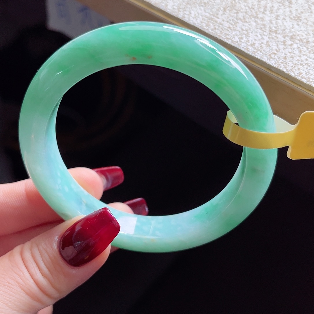 翡翠手镯未镶嵌手镯