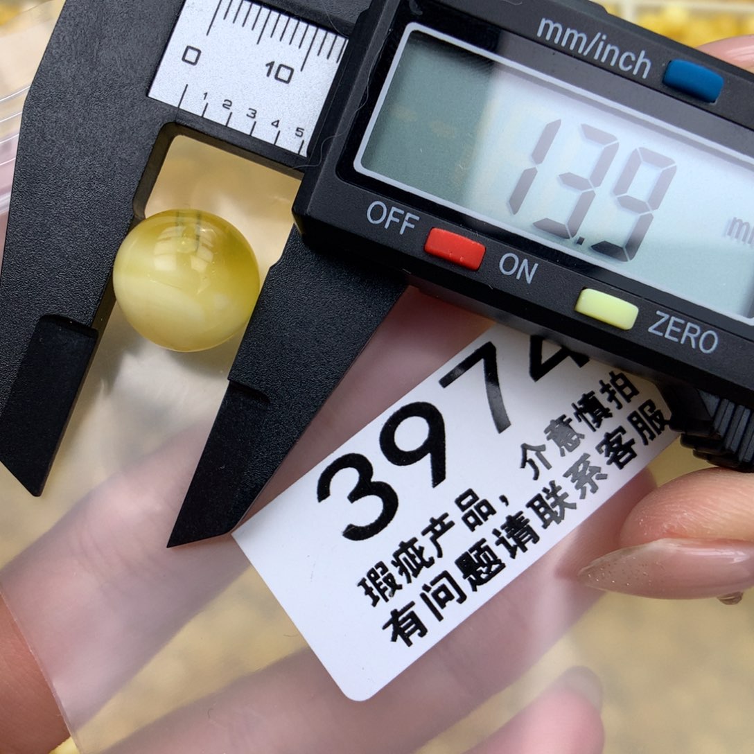 未镶嵌琥珀珠宝奇石