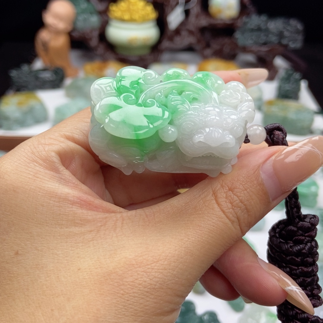 翡翠未镶嵌颈饰正阳绿 霸王貔貅