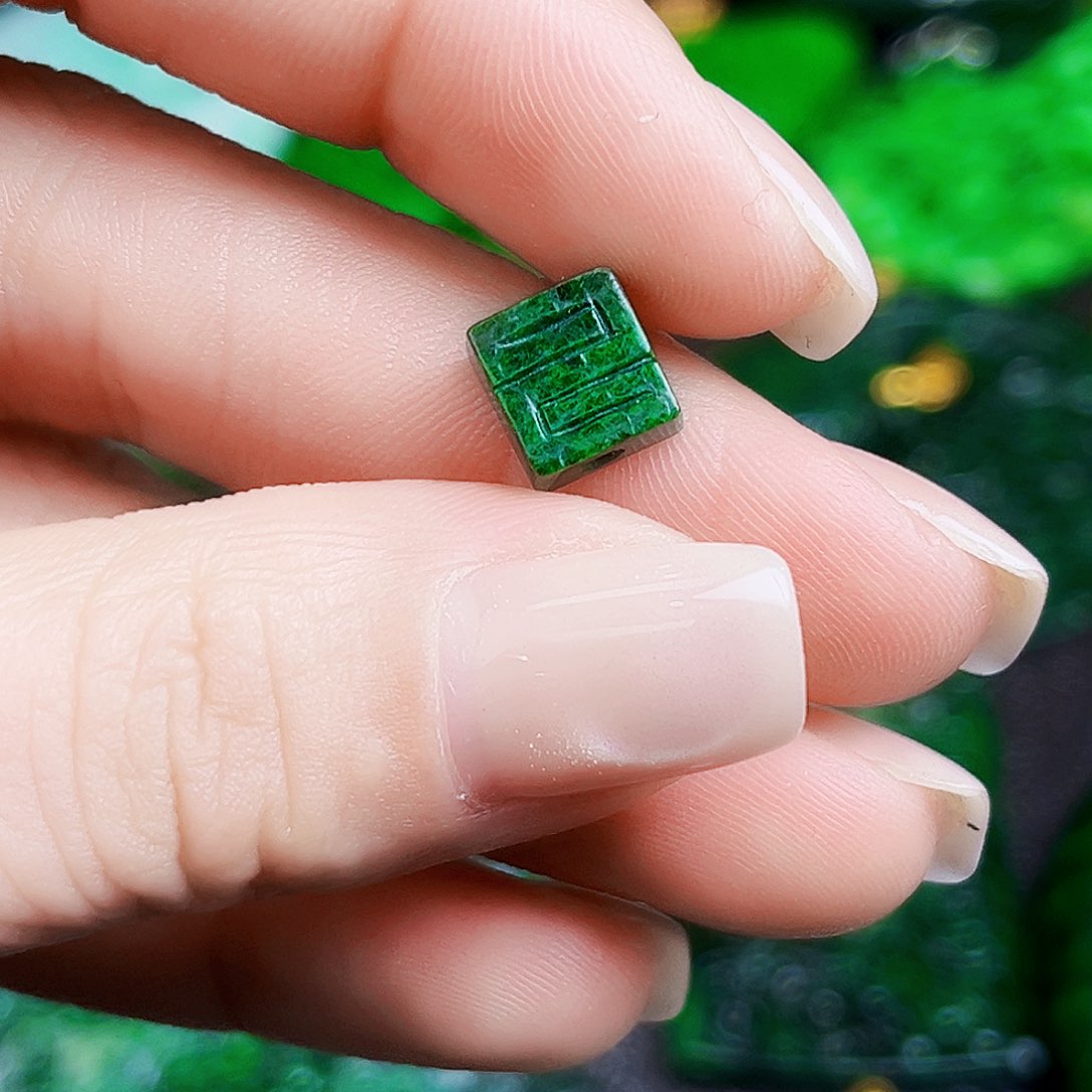 颈饰未镶嵌翡翠多样性