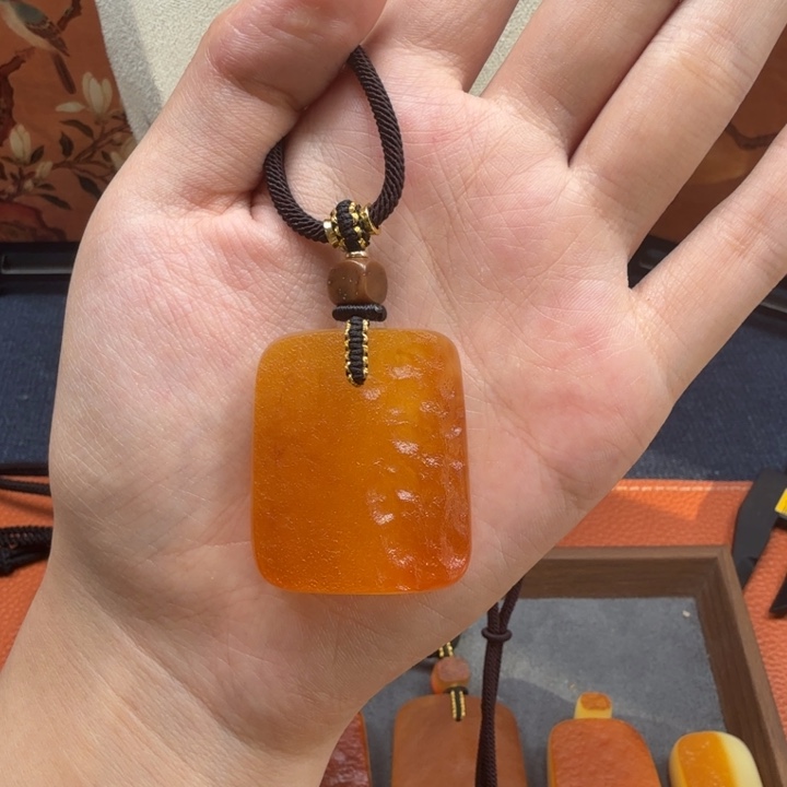 蜜蜡未镶嵌吊坠(赠链)