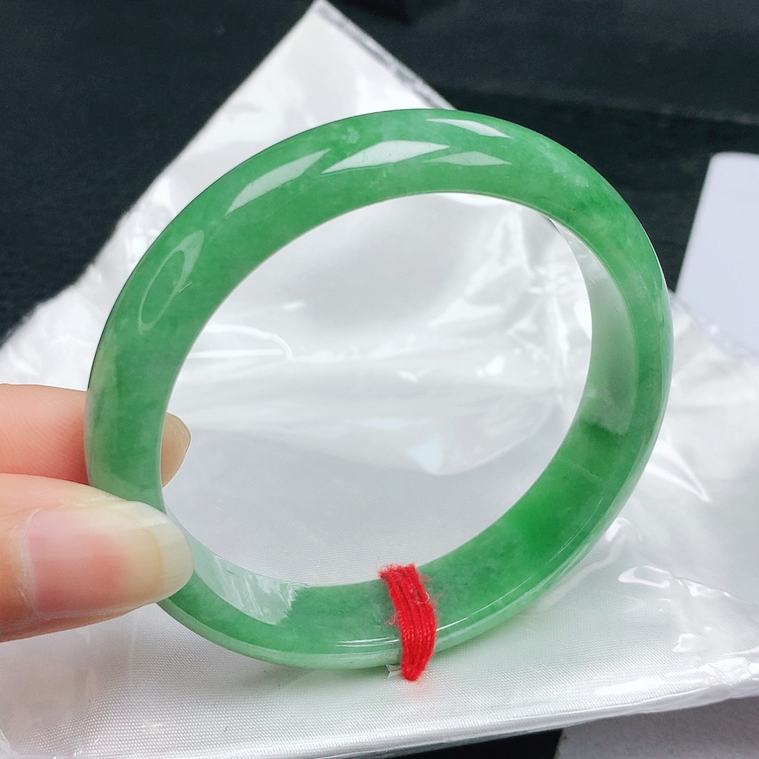 翡翠手镯未镶嵌正