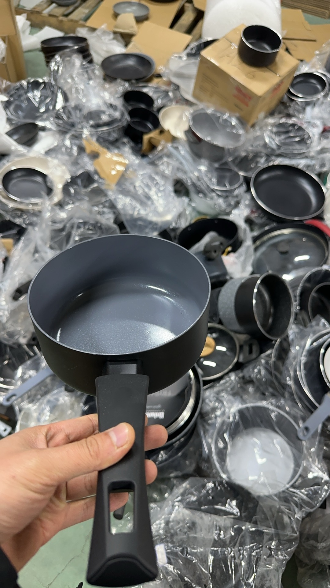 A5 奶锅不粘锅口径18 高度7 外贸尾货部分微瑕，介意勿拍