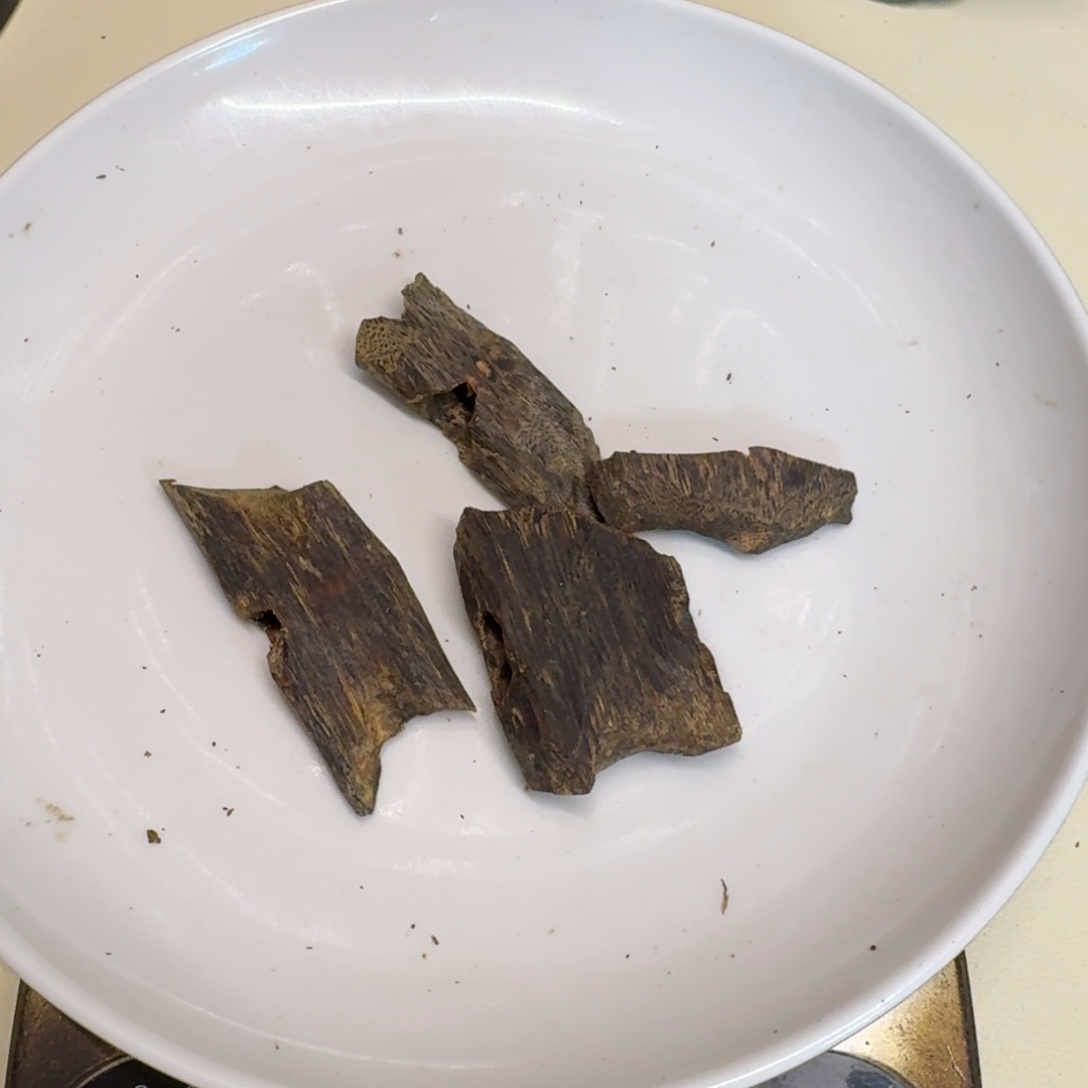 幽***2沉香沉香碎屑黑棋高油块料20克