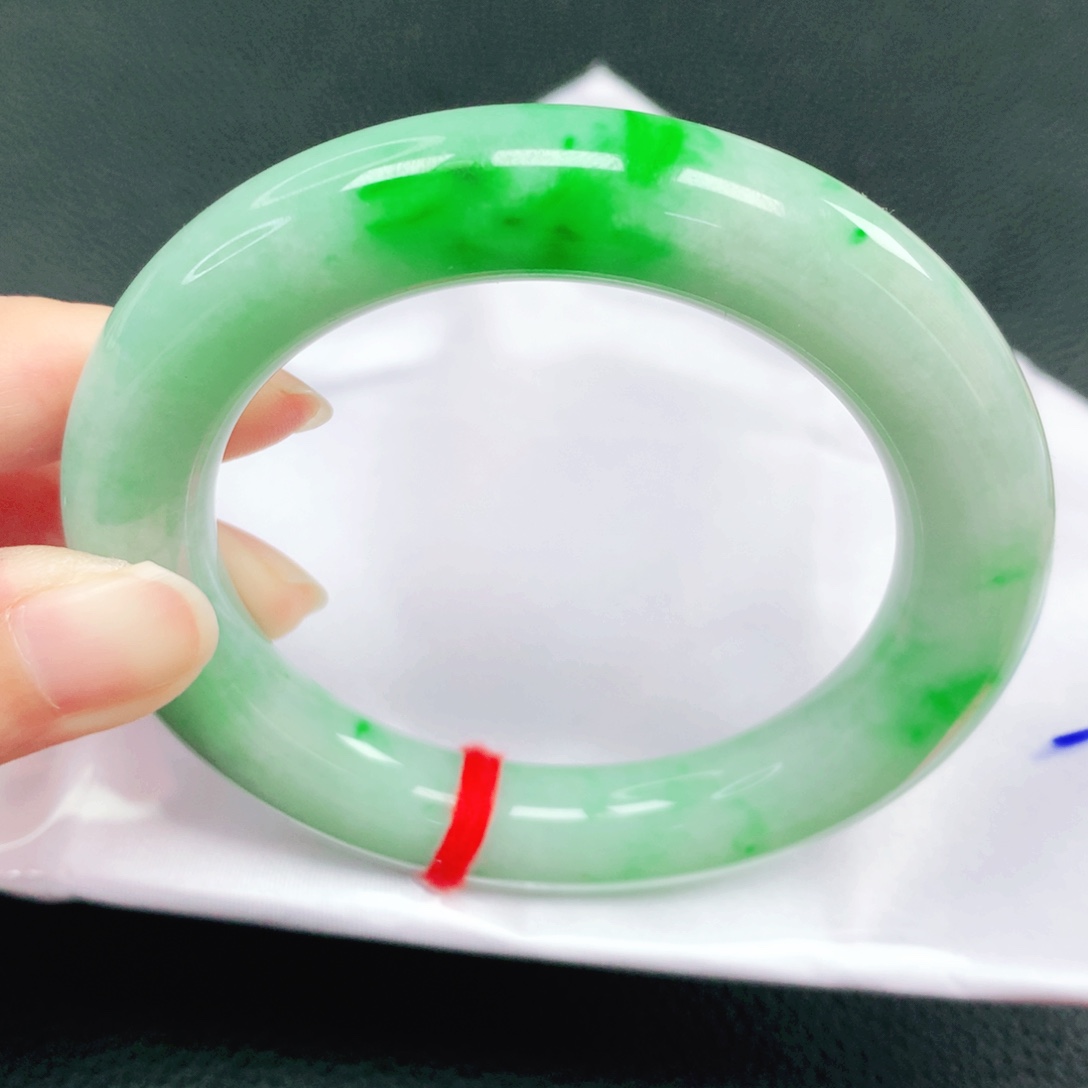 翡翠未镶嵌手镯57圈