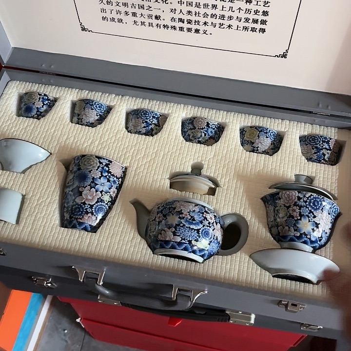 孤品茶具套装等。       
