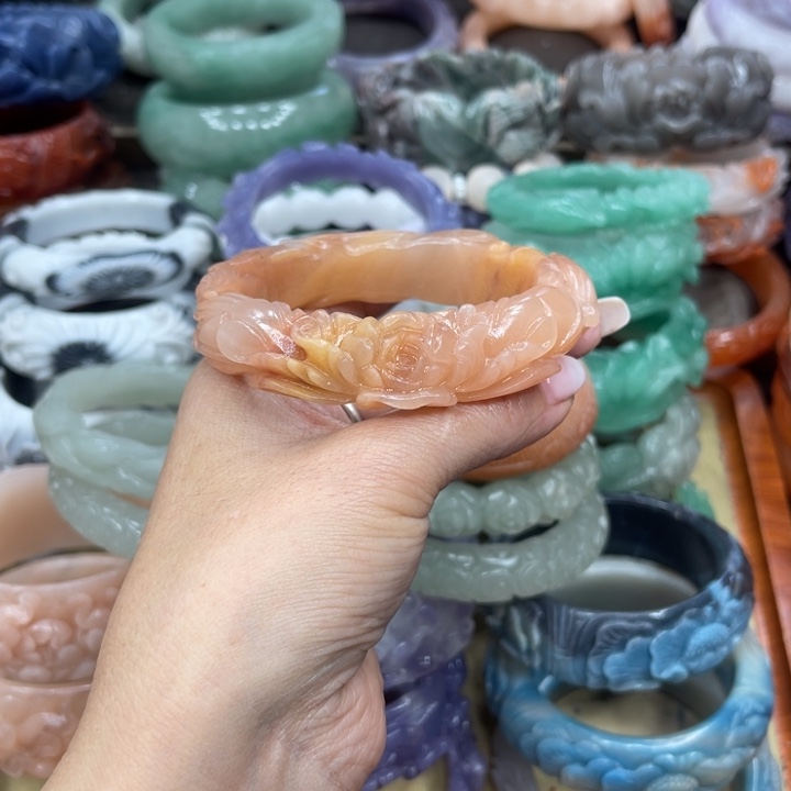 英***英石英岩玉未镶嵌手镯