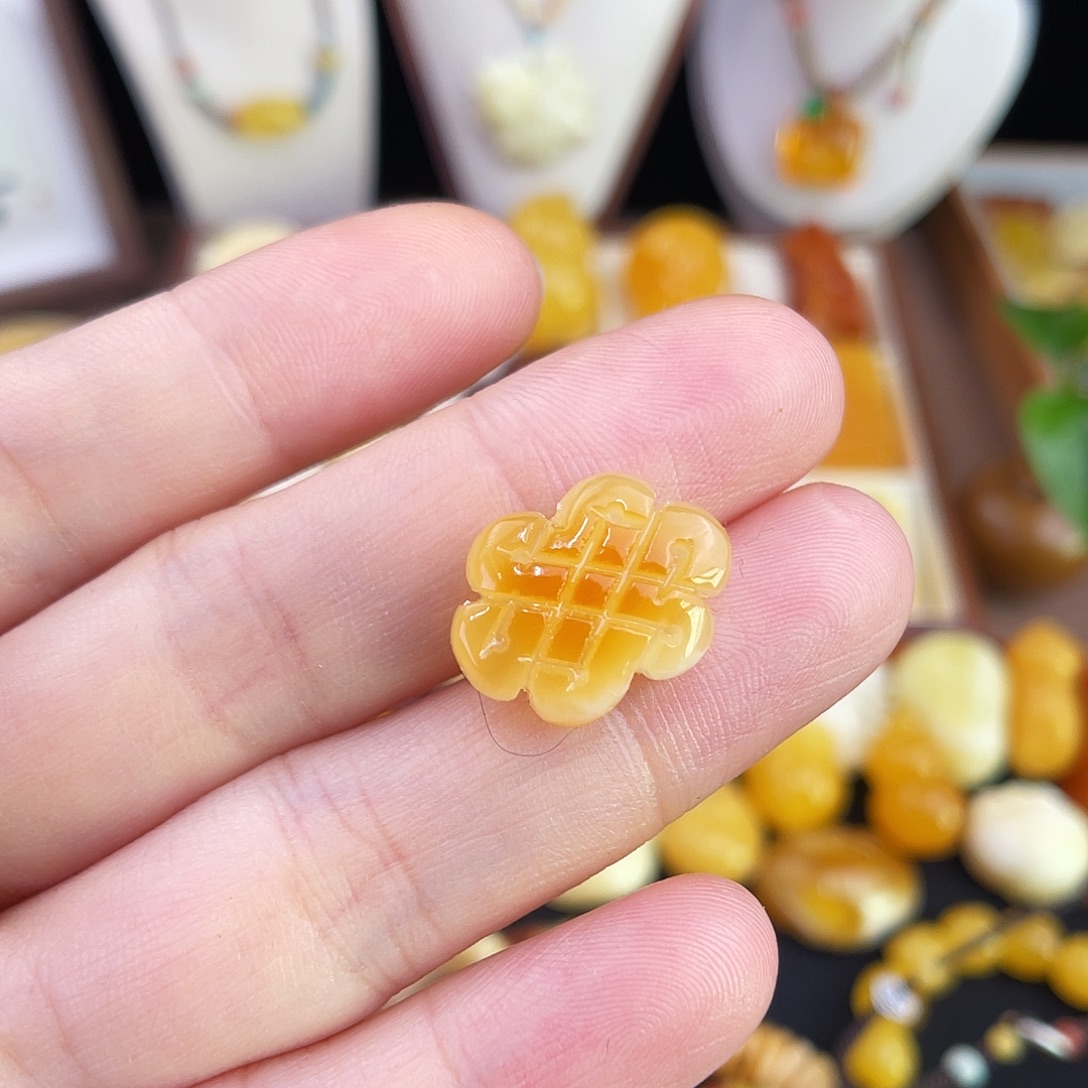 琥珀未镶嵌珠宝奇石