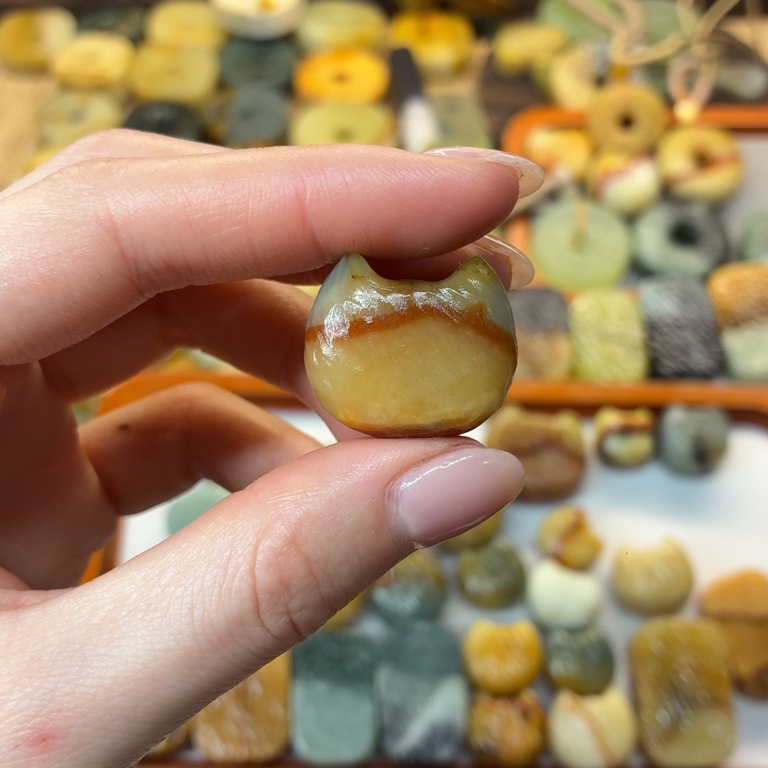 A***梦蛇纹石玉未镶嵌颈饰
