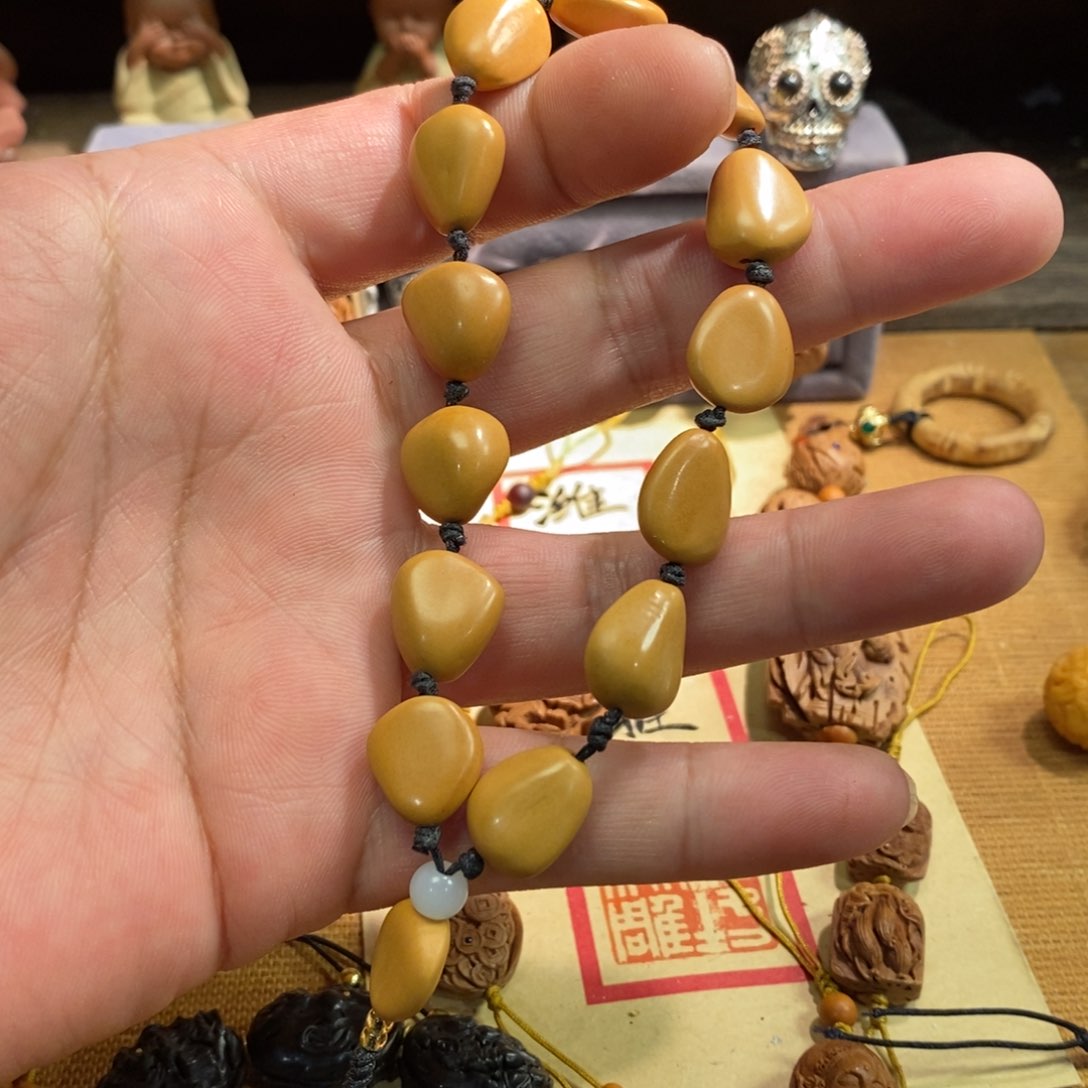 潍坊核雕桃核雕刻松子串