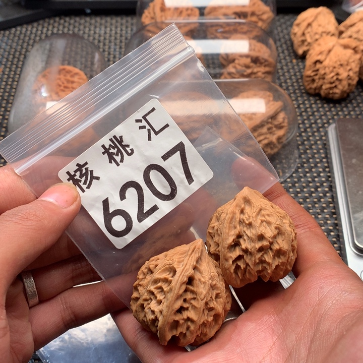 文玩核桃吊坠灯笼