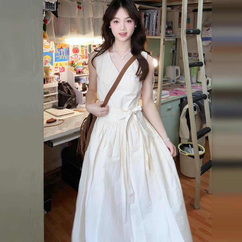 2636夏季新款v领背心无袖口袋收腰白色连衣裙子女超好看漂亮长裙