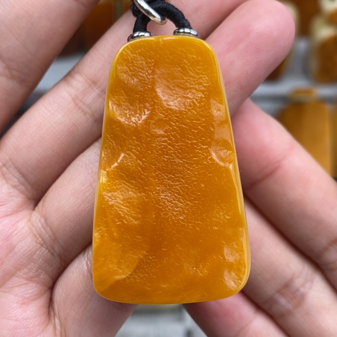琥珀吊坠(赠链)未镶嵌