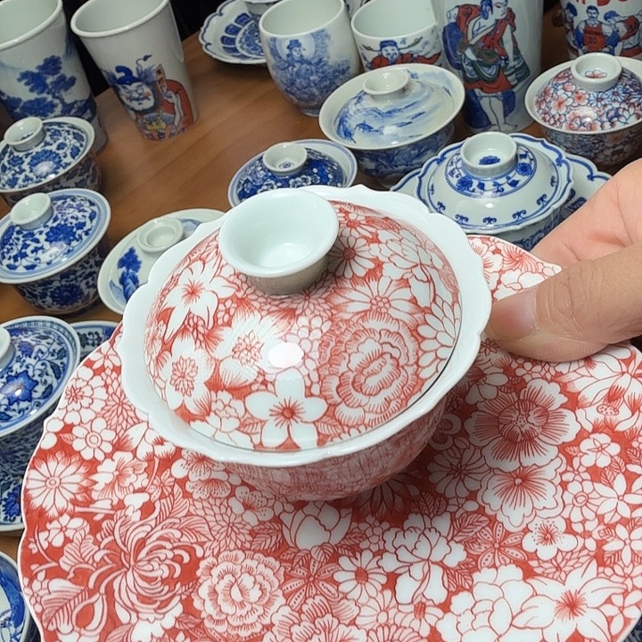 手绘万花釉下红三才
