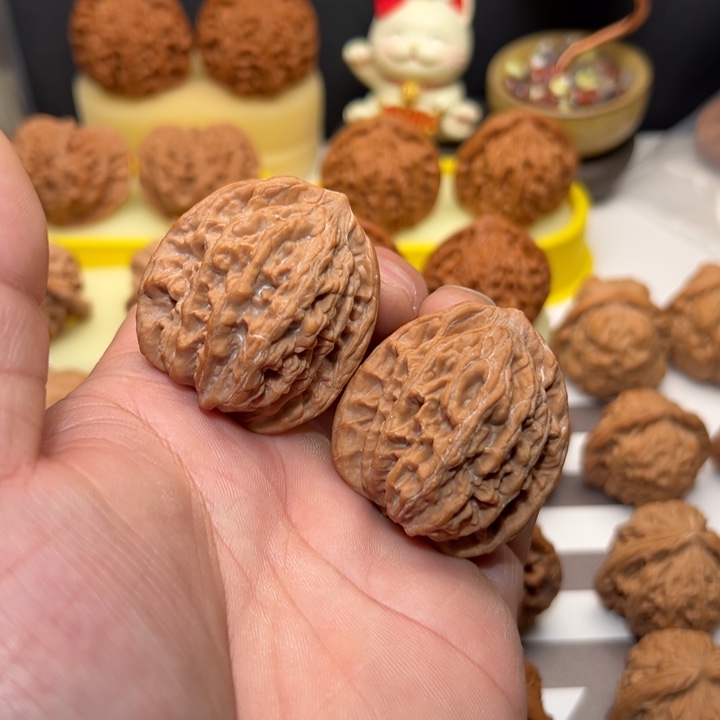 文玩核桃把件40全品虎头