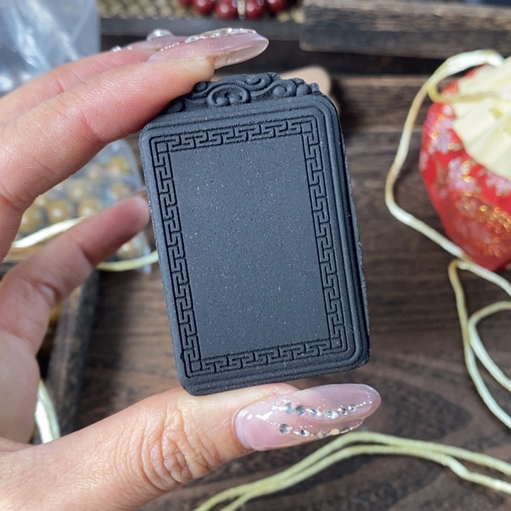 泥塑黑龙涎无事牌