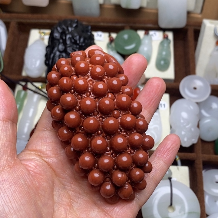 黑曜岩合金颈饰是一个