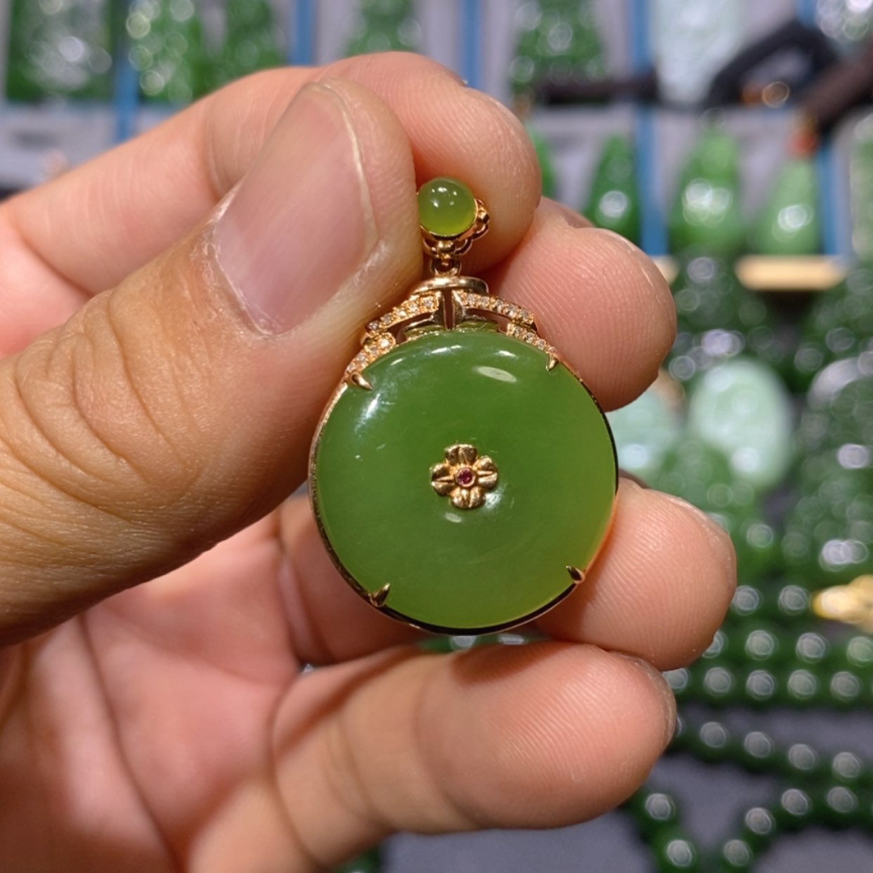 【闪购商品】和田玉吊坠(不含链)18K金镶嵌苹果绿平安扣 21