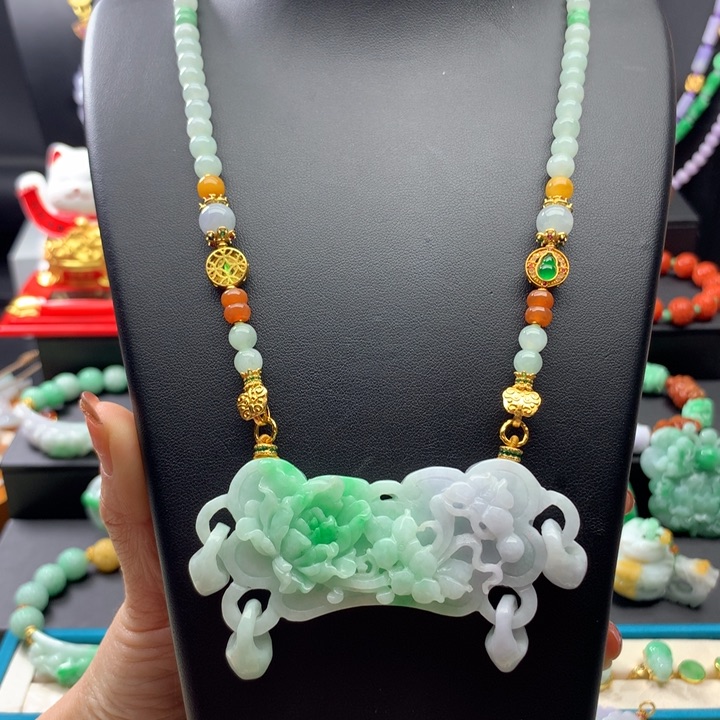 翡翠未镶嵌颈饰翡翠花牌