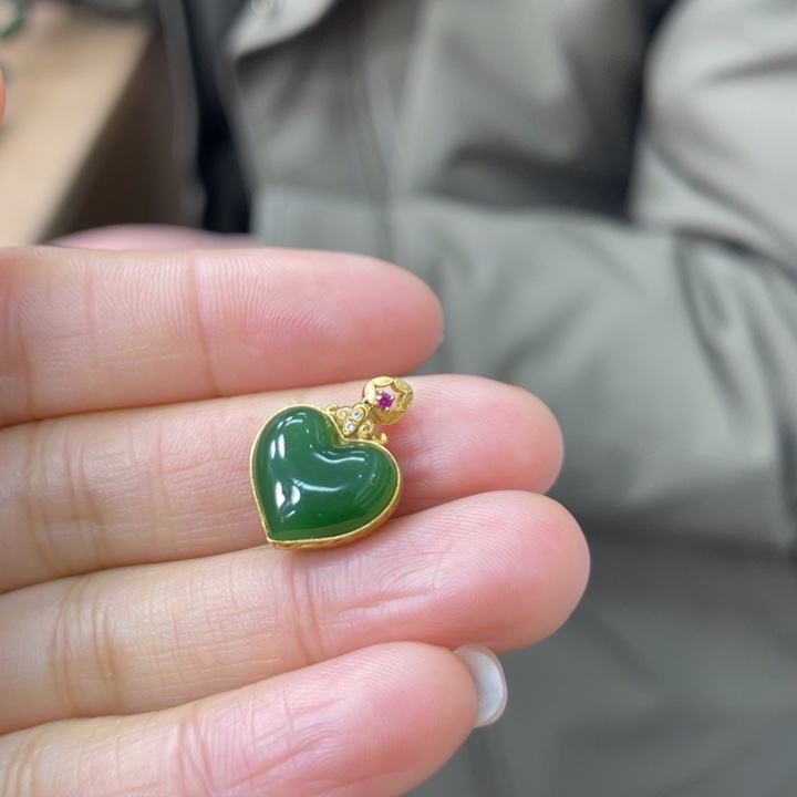 和田玉18K金镶嵌颈饰