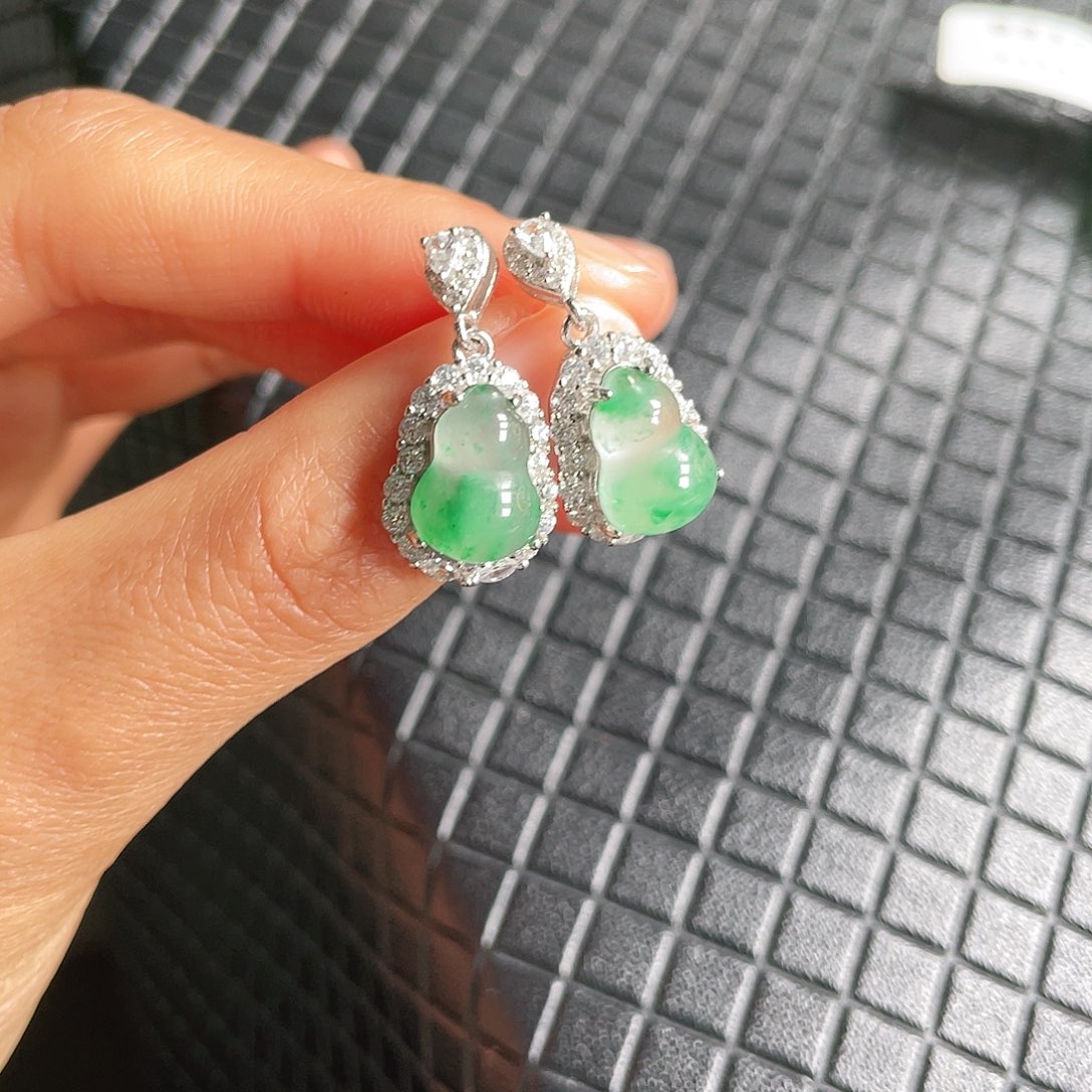 石英质玉耳环未镶嵌