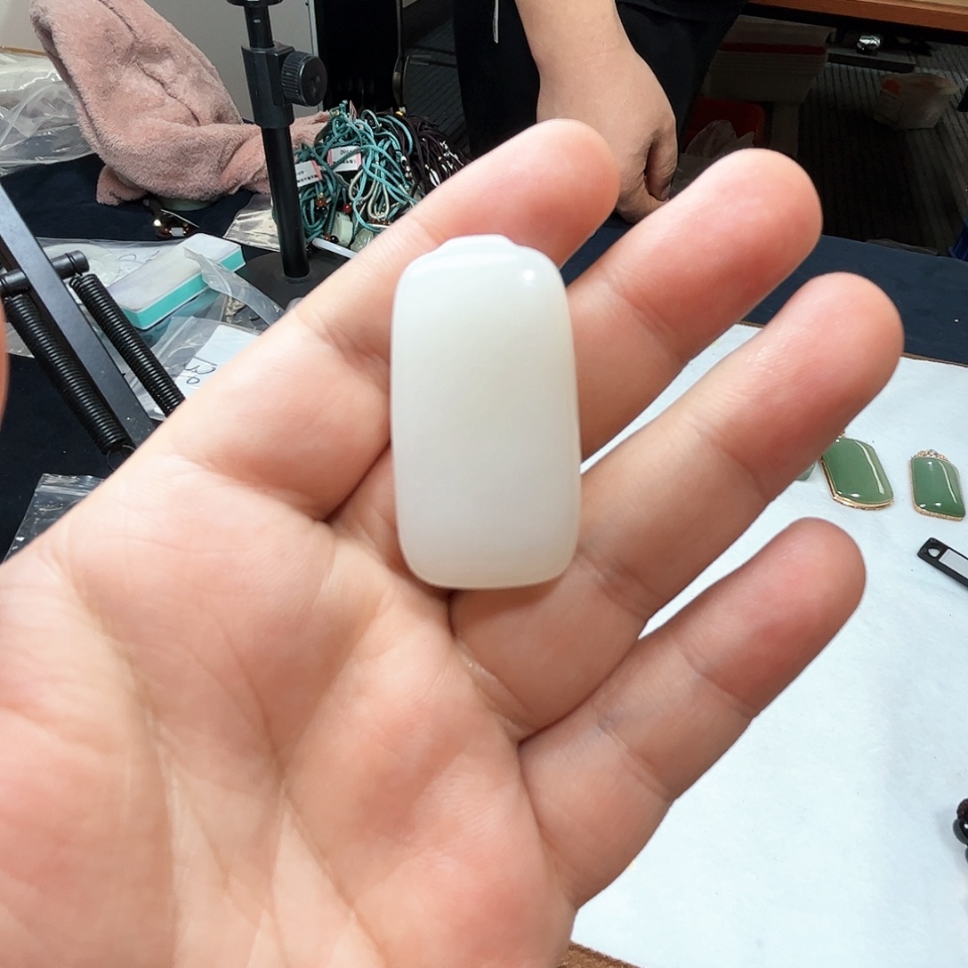 和田玉未镶嵌吊坠(不含链)84