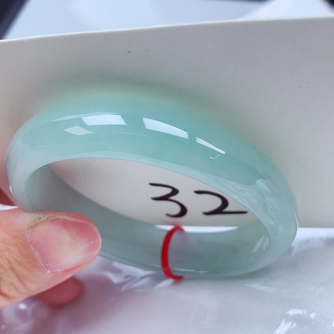 翡翠未镶嵌手镯（贵妃镯）翡翠