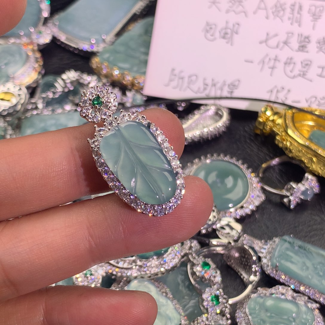 翡翠颈饰未镶嵌叶子