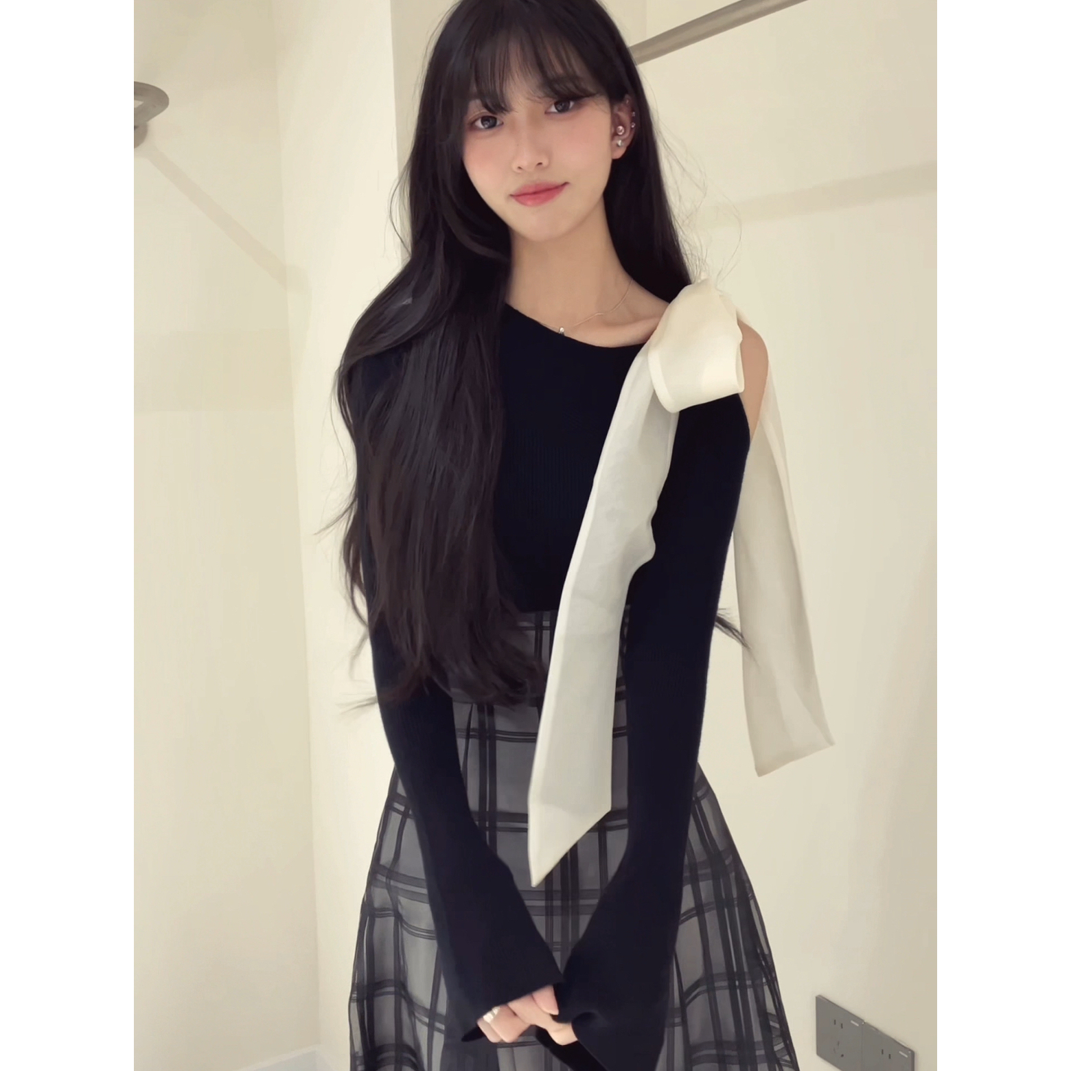 可甜可盐！斜肩蝴蝶结系带喇叭袖纯色针织