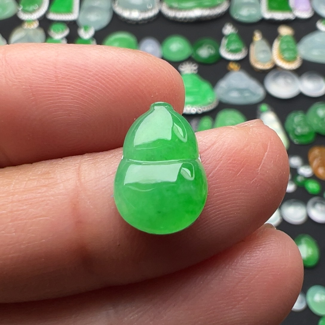 翡翠颈饰未镶嵌葫芦12.4