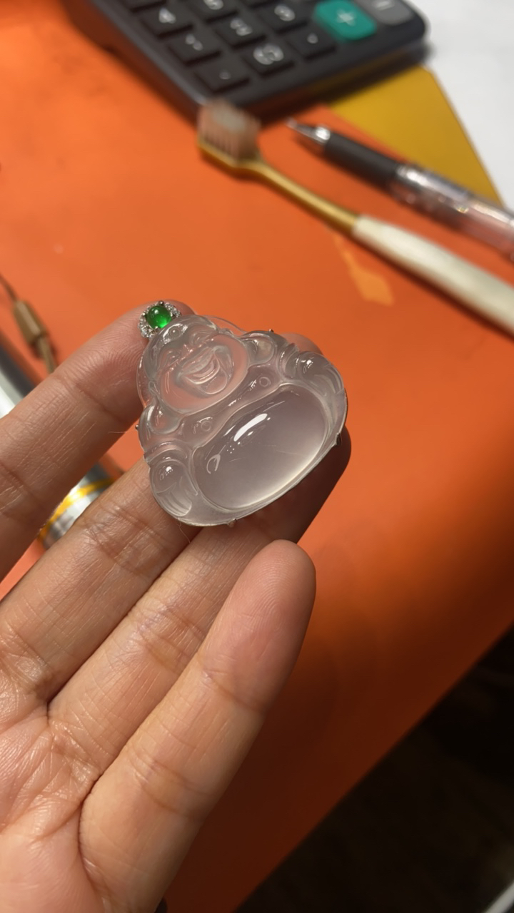 俄料石英质玉佛公